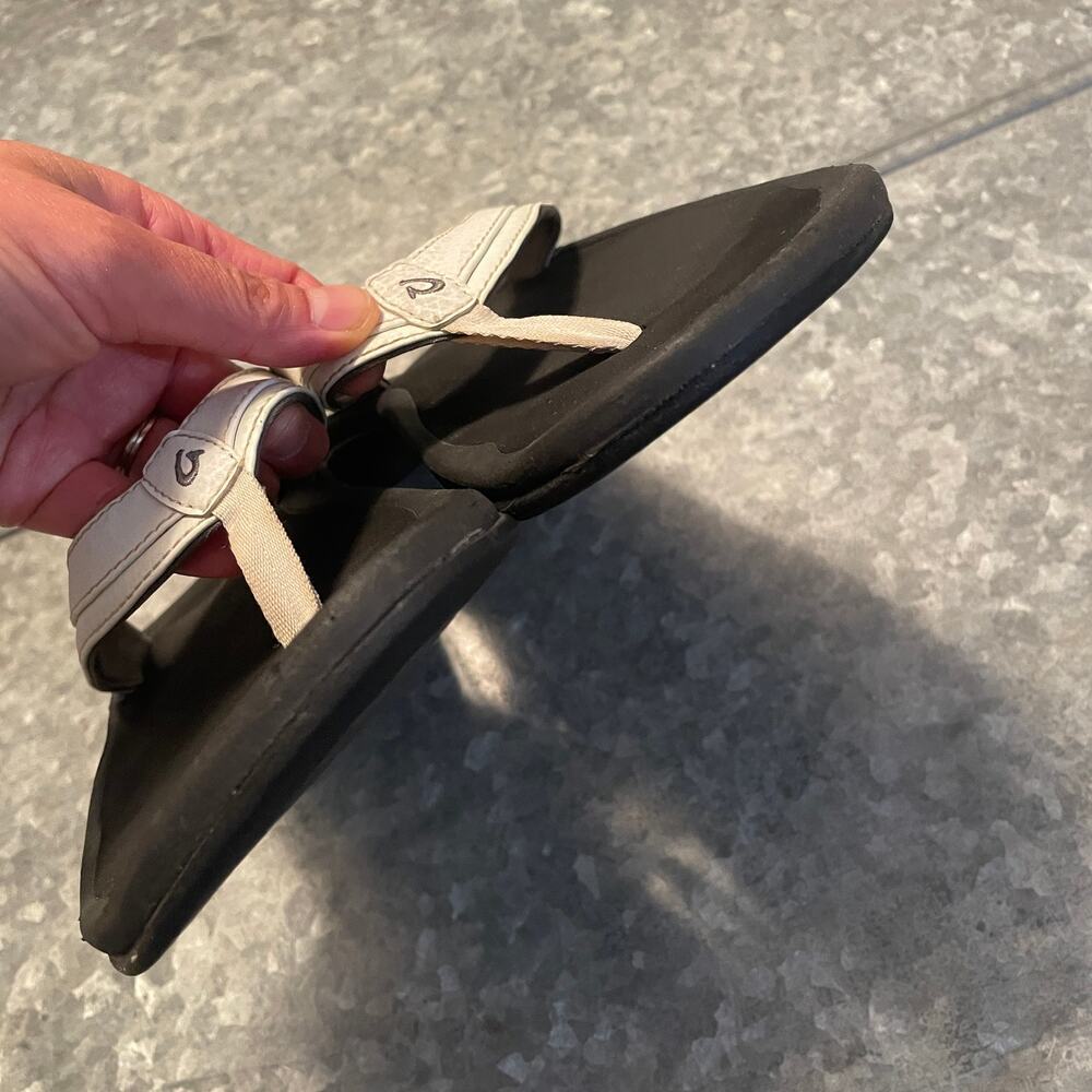 OluKai Womens Ohana Flip Flop Thong Sandals Sz 9 White Black Comfort 20110-4R40 - Picture 3 of 9